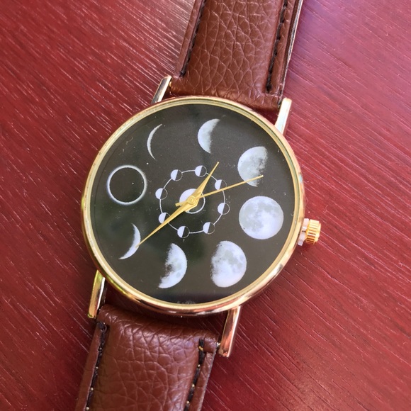Vegan leather MOON dial quartz analog watch - Picture 6 of 7